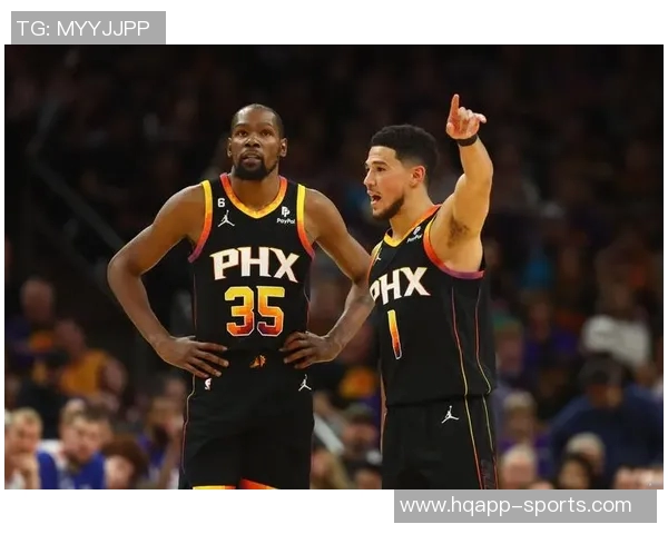 布克半场表现稳定9投4中砍下13分外加1篮板3助攻1抢断助力球队争胜